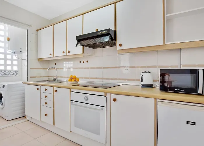 Imperial Puerto 2 3f By Ivi Real Estate *